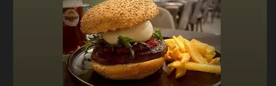 Burger Mediterraneo